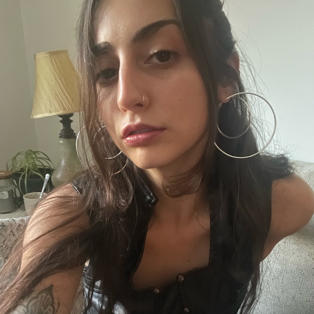 Meet your Posher, Cassandra